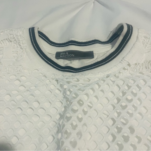 89th & Madison White Mesh Top Small - Picture 5 of 6